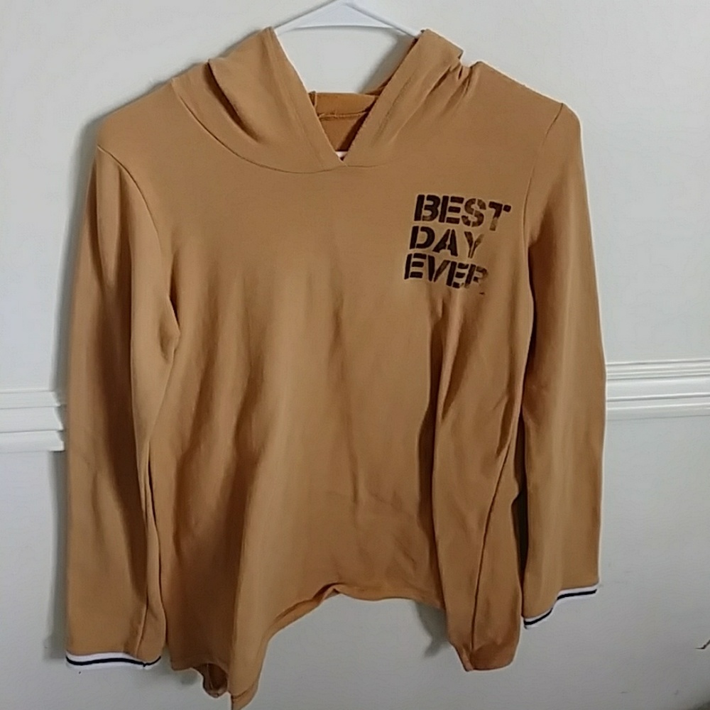 Tan hoodie says "Best day ever"